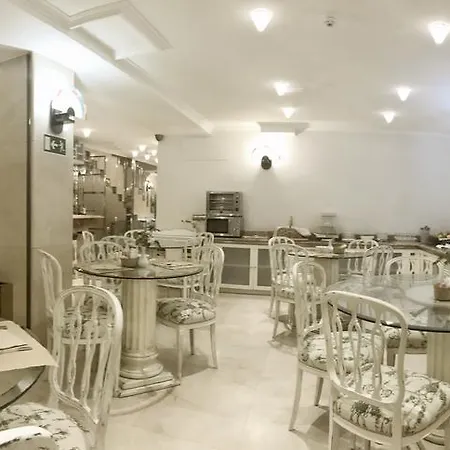 Maria Luisa Hotel 3*
